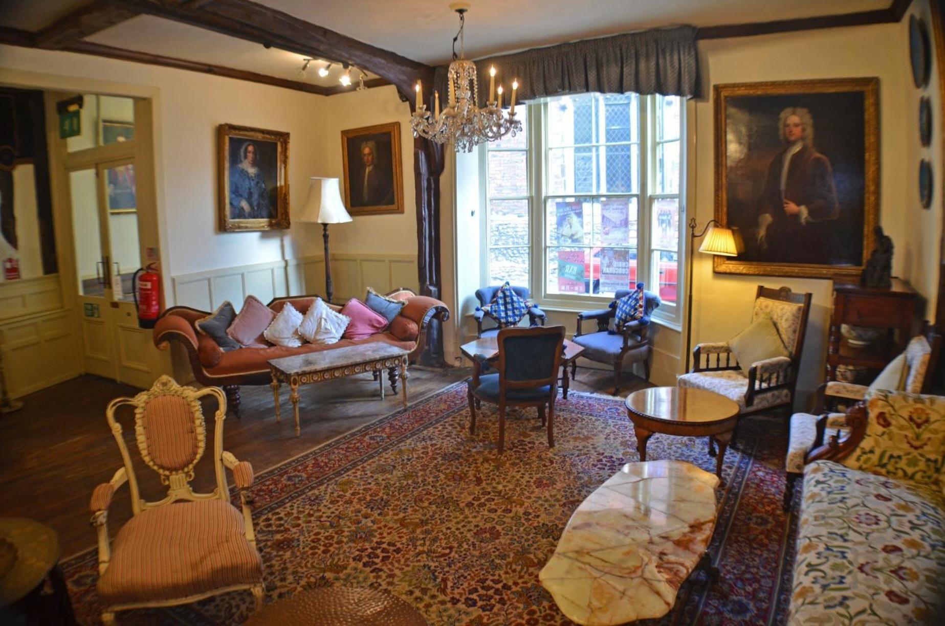 Отель Blue Boar