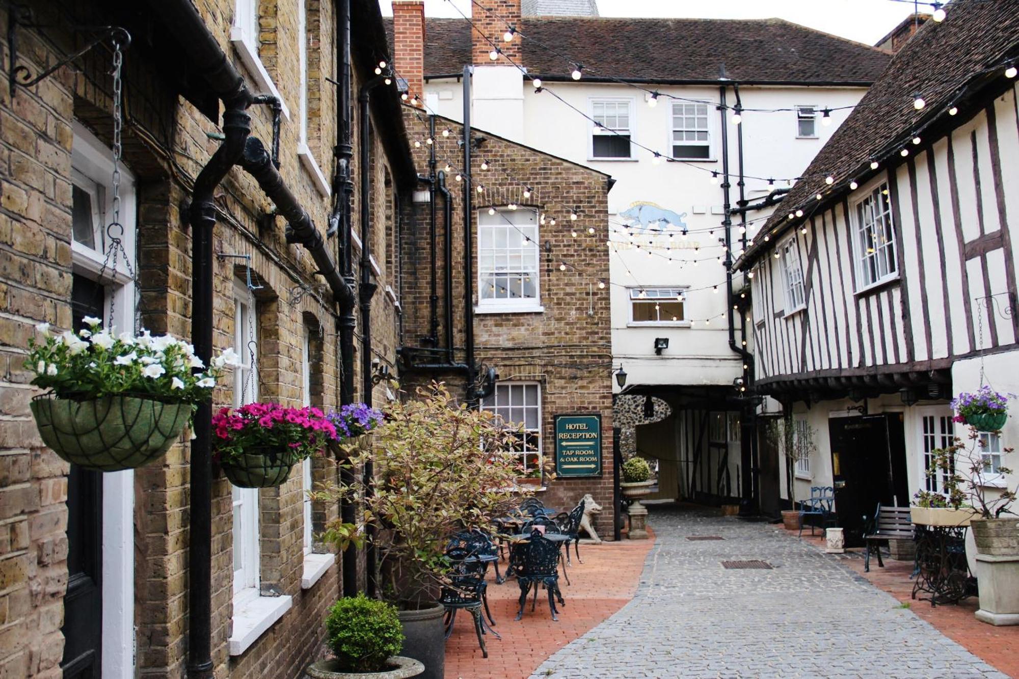 Отель Blue Boar Молдон