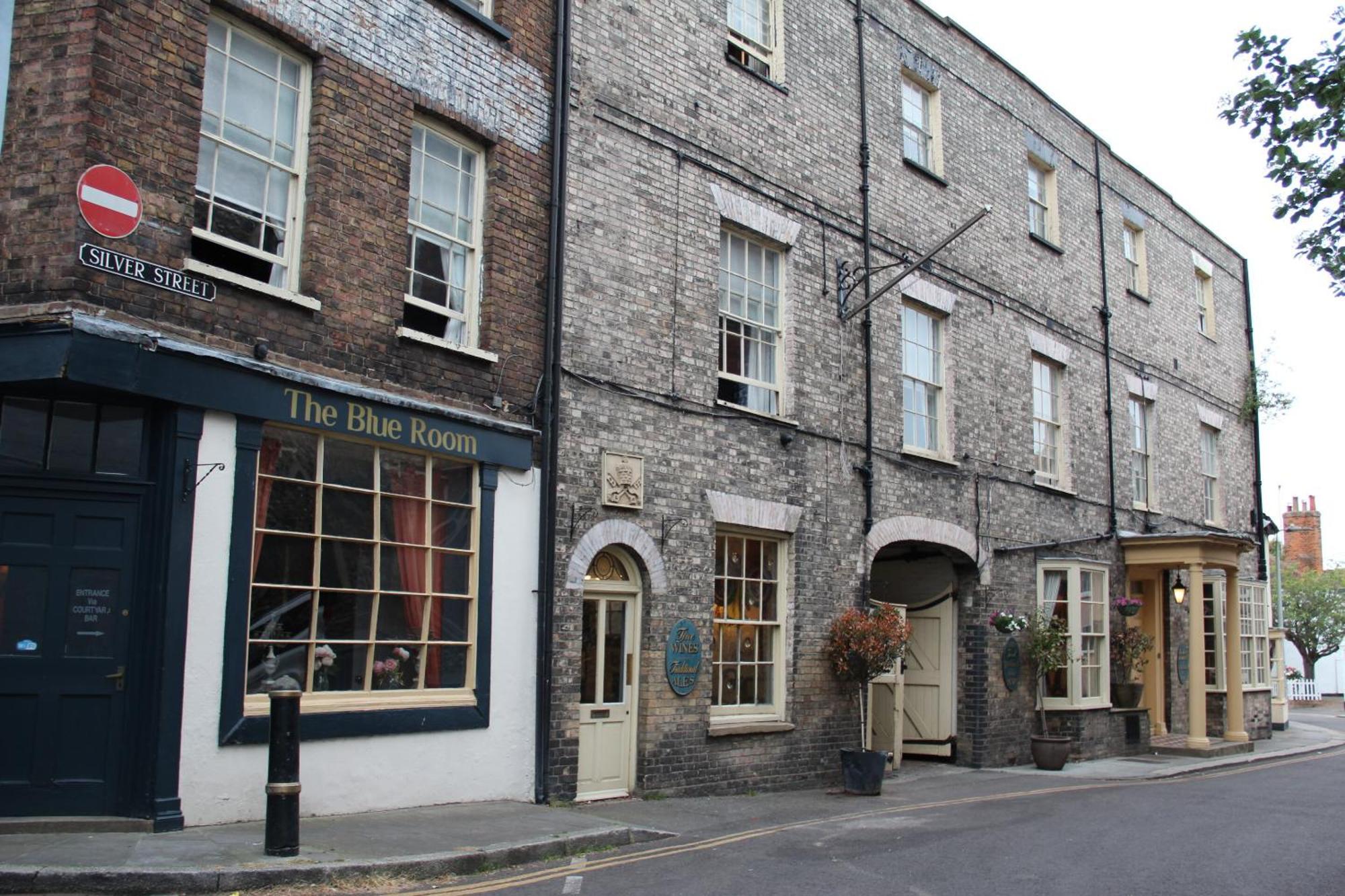 Blue Boar 3* Молдон